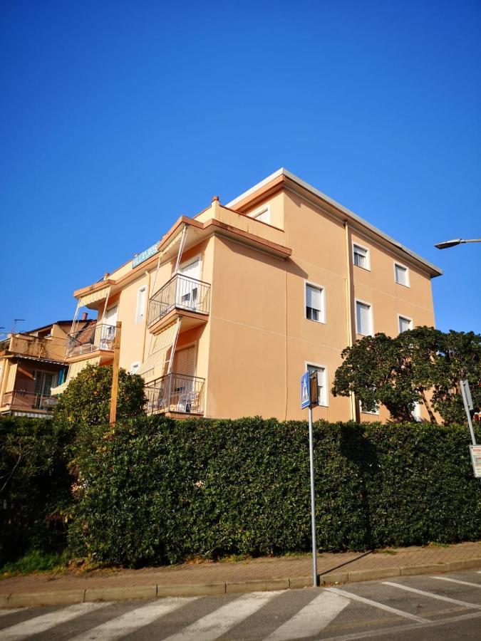 Villa Rosa Loano Bagian luar foto