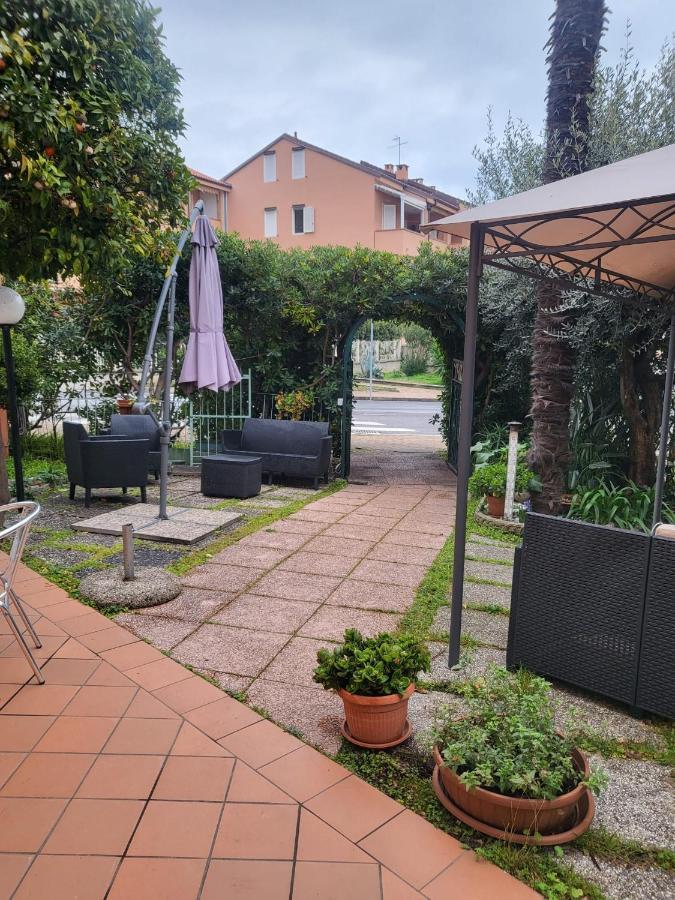 Villa Rosa Loano Bagian luar foto