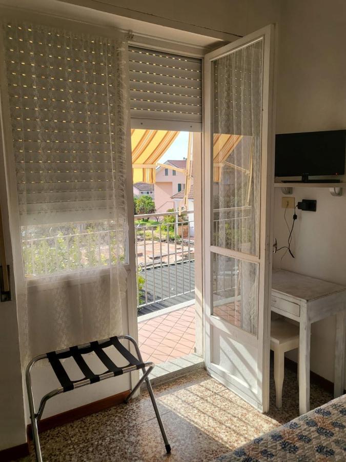 Villa Rosa Loano Bagian luar foto