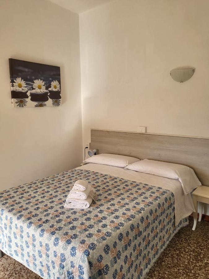 Villa Rosa Loano Bagian luar foto
