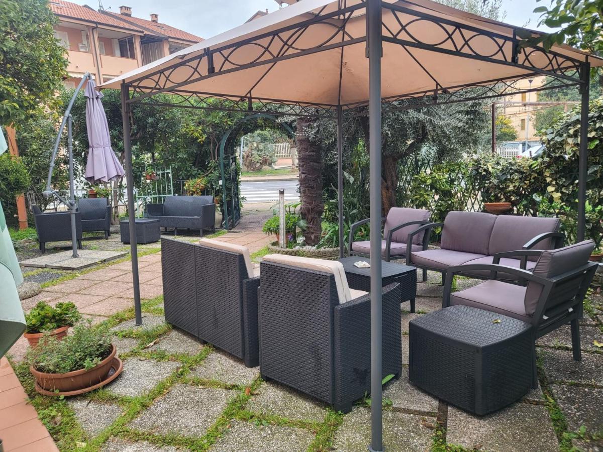 Villa Rosa Loano Bagian luar foto