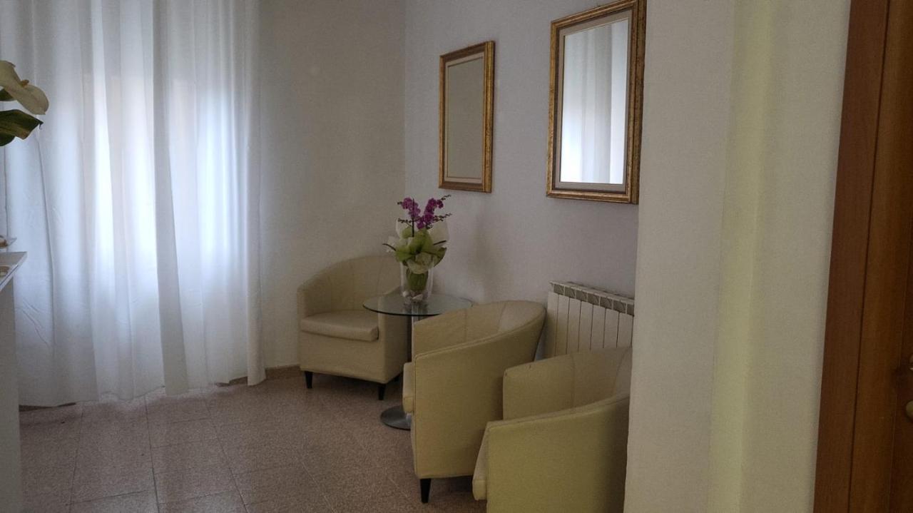 Villa Rosa Loano Bagian luar foto
