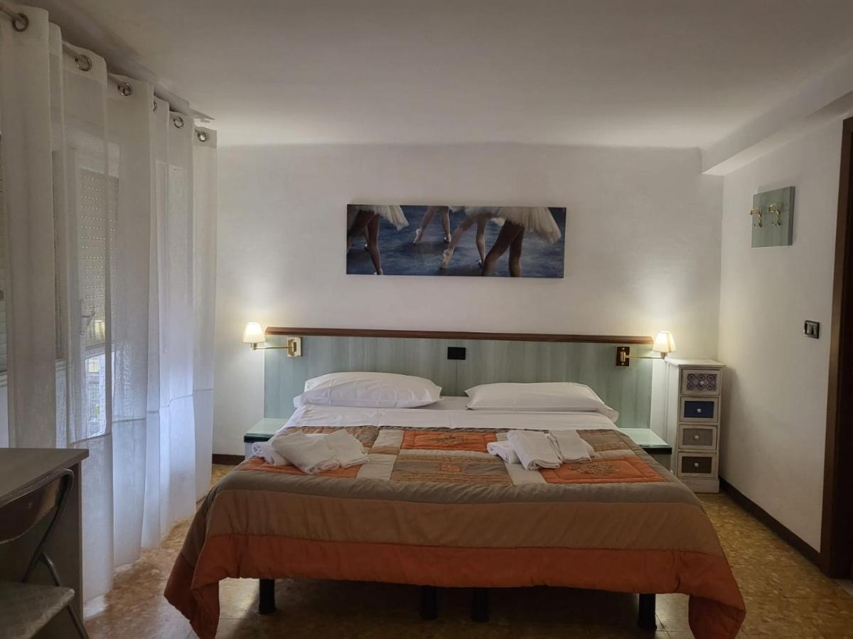 Villa Rosa Loano Bagian luar foto