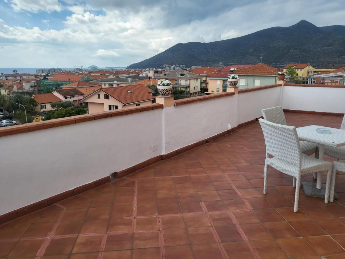 Villa Rosa Loano Bagian luar foto
