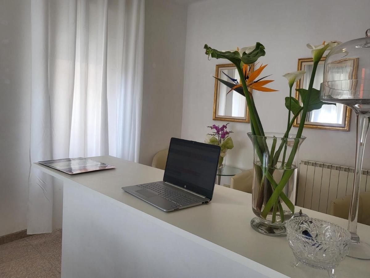 Villa Rosa Loano Bagian luar foto