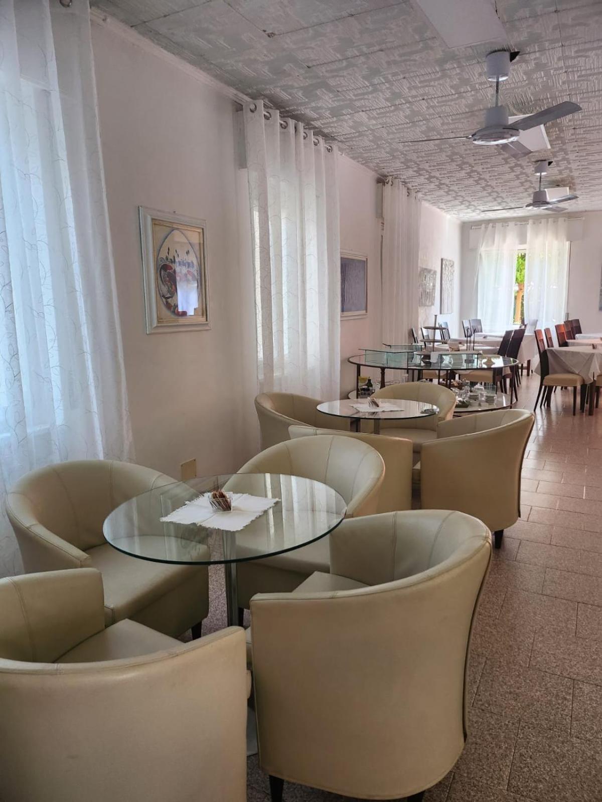 Villa Rosa Loano Bagian luar foto
